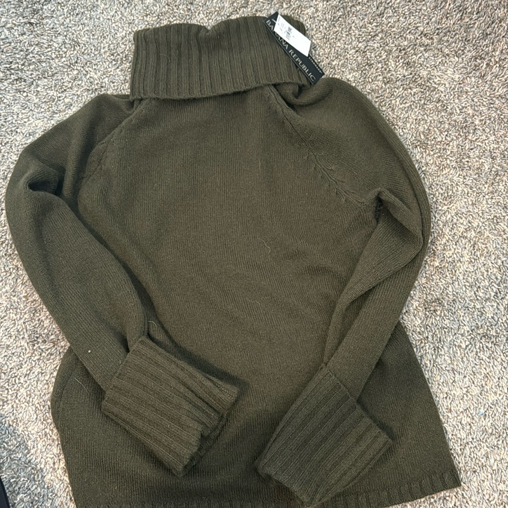 Banana republic turtle neck sweater - new with tags